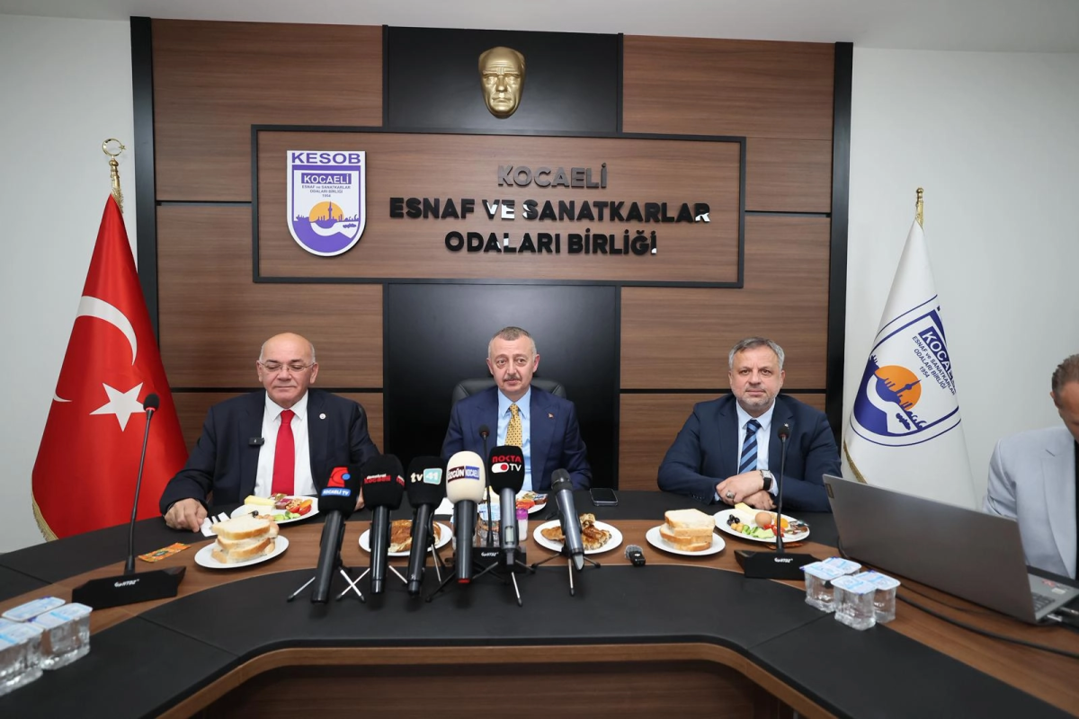 Tahir Büyükakın’dan Esnaf Odaları Birliğine Ziyaret